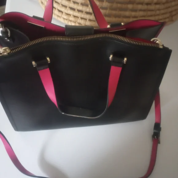 Kate Spade Vintage Black Leather Crossbody Purse - Picture 6 of 7